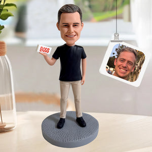 Cabezón masculino personalizado con letrero de BOSS