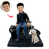 Muñecos motociclistas con cachorro