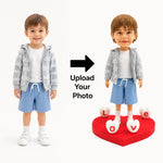 Figura cabezona personalizada de niño a partir de una foto con base de corazón de amor