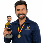Cabezudo masculino personalizado con trofeo de campeonato