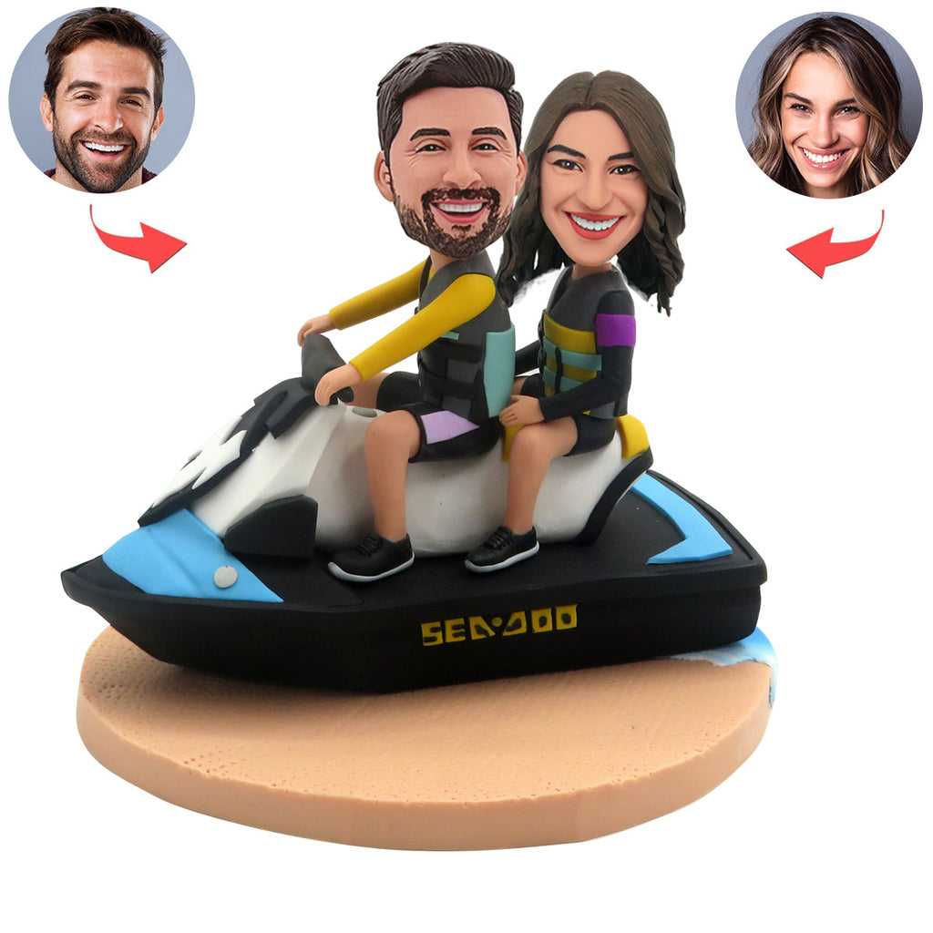 Cabezudo personalizado con pareja montando lancha rápida