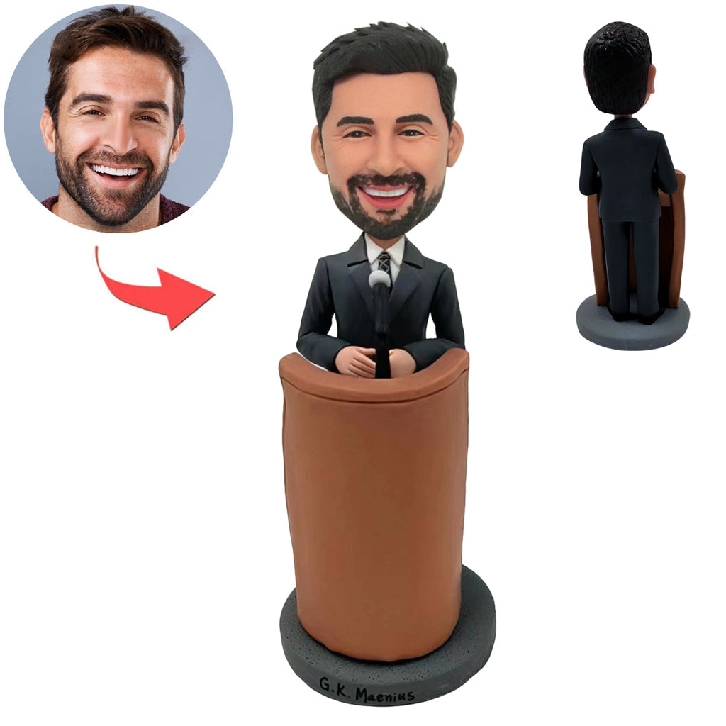Muñeca Cabezudo personalizada dando discurso