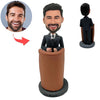 Muñeca Cabezudo personalizada dando discurso
