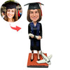 Cabezudo de graduación personalizado con modelo de avión