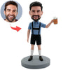 Cabezudo personalizado bebiendo cerveza feliz