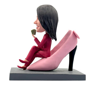 Cabezudo de dama elegante personalizado sentado en tacones altos