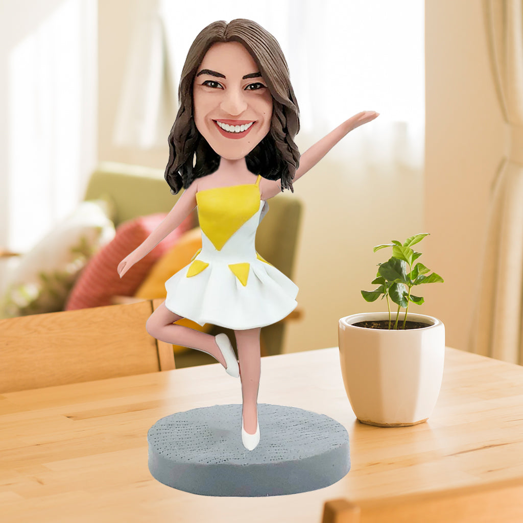 Cabezudo personalizado con pose alegre