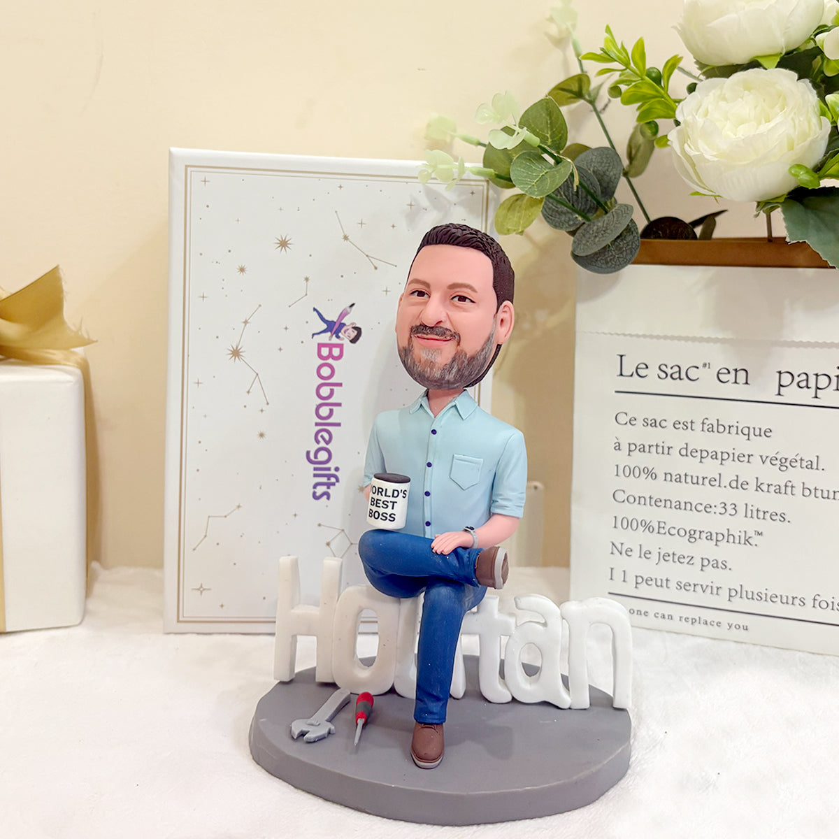 Figura cabezona personalizada con taza "El mejor jefe del mundo"