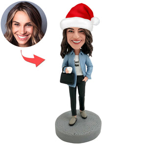 Cabezudo de mujer trabajadora personalizado con gorro de Papá Noel