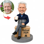 Bobblehead personalizado de jubilación con taza de café