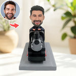 Figura cabezona personalizada de maquinista de tren a partir de una foto.