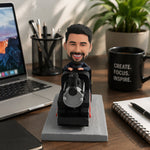Figura cabezona personalizada de maquinista de tren a partir de una foto.