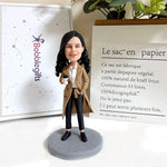 Figura cabezona personalizada para mujer: estilo de trabajo con taza de café